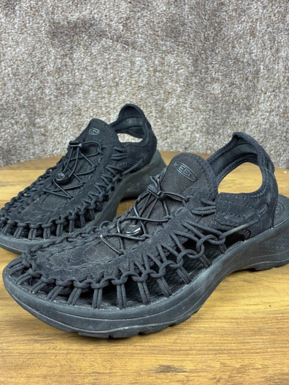 Keen Uneek Hiking Sneaker Womens Size 10 Two Cord Black